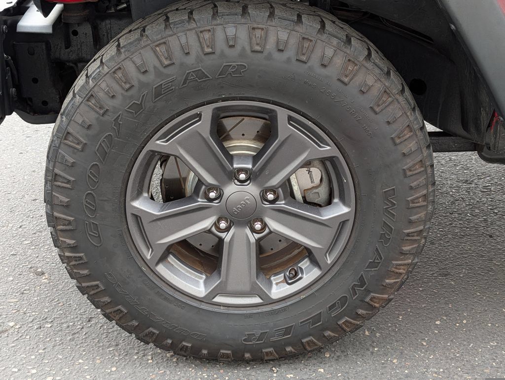Used 2017 Jeep Wrangler Unlimited Rubicon AWD/4WD image 13