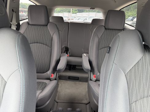 Used 2015 Chevrolet Traverse LT w/ Style and Technology Package FWD image 19
