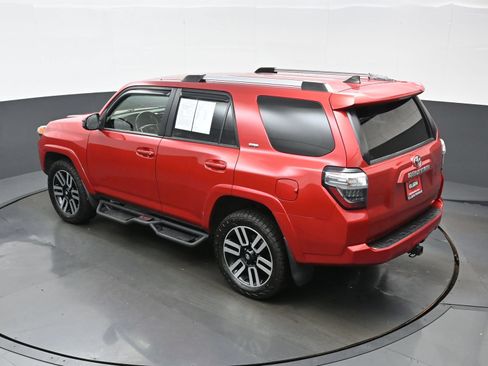 Used 2022 Toyota 4Runner SR5 AWD/4WD image 40