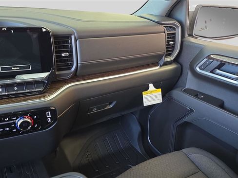 New 2026 GMC Sierra 1500 SLE image 24