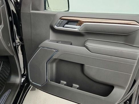 Used 2025 GMC Sierra 1500 Elevation image 27