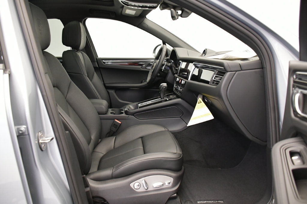 Certified 2026 Porsche Macan Turbo AWD/4WD image 51