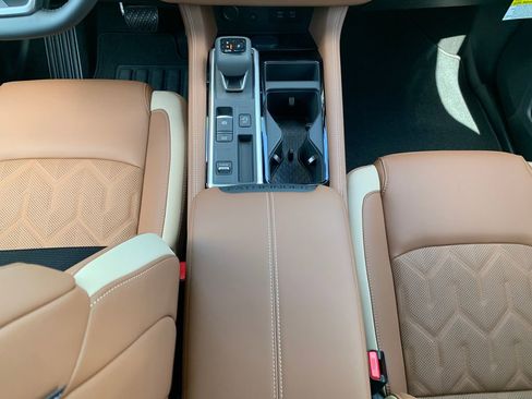 New 2026 Nissan Pathfinder Platinum FWD image 16