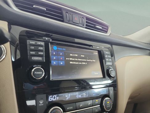 Used 2015 Nissan Rogue SV w/ SV Premium Package FWD image 12