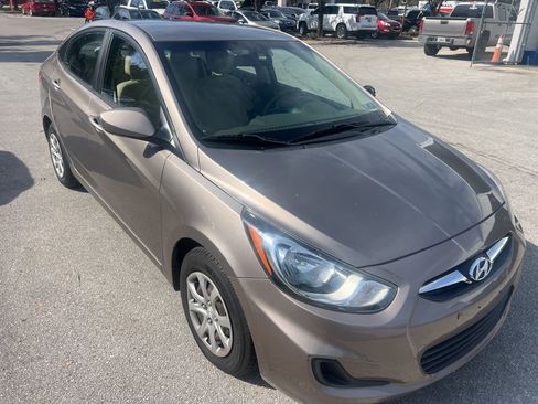 Used 2014 Hyundai Accent GLS image 6