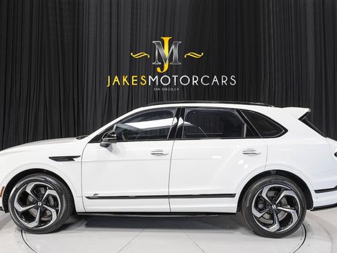 Used 2022 Bentley Bentayga AWD/4WD image 2