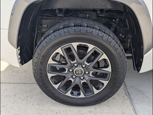 Used 2023 Toyota Tundra Limited AWD/4WD image 19
