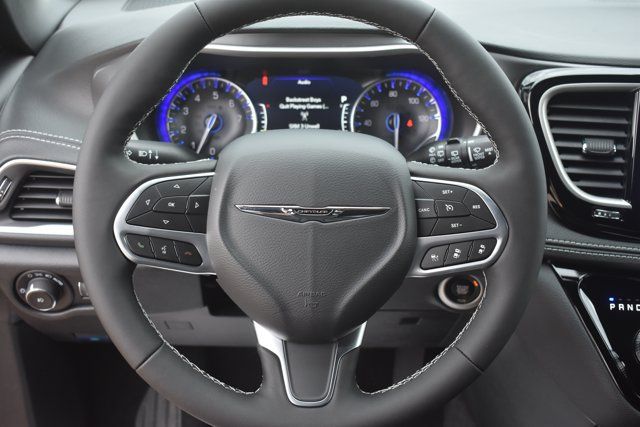 New 2026 Chrysler Pacifica Select FWD image 20