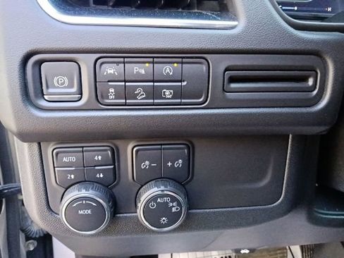 Used 2024 Chevrolet Tahoe Z71 w/ Luxury Package AWD/4WD image 17