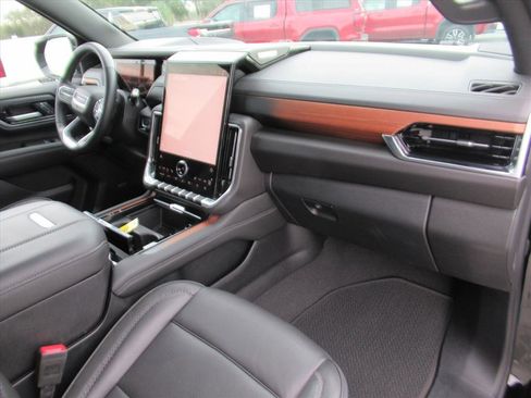 Used 2025 GMC Yukon Denali image 10