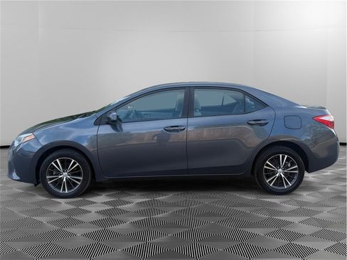 Used 2016 Toyota Corolla LE FWD image 2