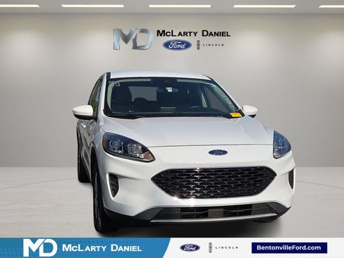 Used 2020 Ford Escape SE FWD image 1
