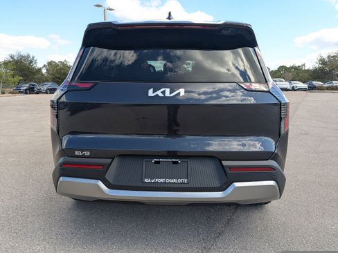 New 2026 Kia EV9 Wind image 6