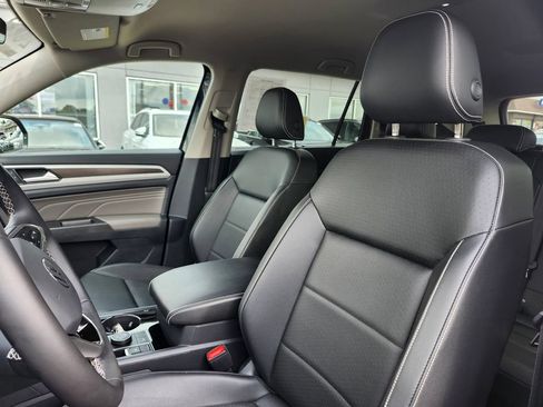 Certified 2023 Volkswagen Atlas SE w/ Black Wheel Package AWD/4WD image 10