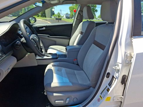 Used 2012 Toyota Camry LE FWD image 12