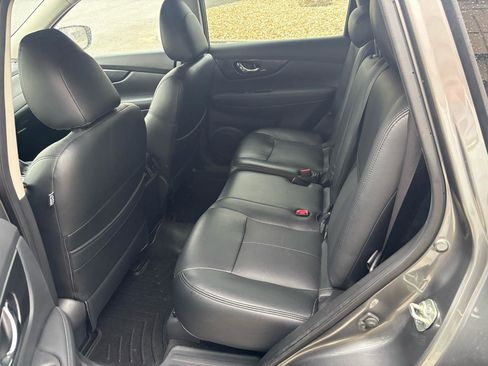 Used 2018 Nissan Rogue SV image 6