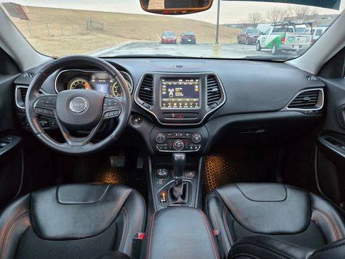 Used 2019 Jeep Cherokee Trailhawk w/ Comfort/Convenience Group image 18