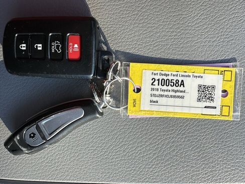 Used 2018 Toyota Highlander XLE image 38