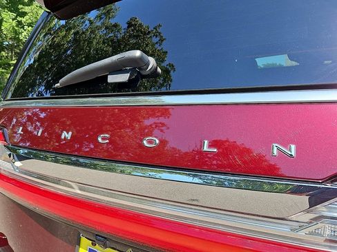 Used 2019 Lincoln Navigator Reserve AWD/4WD image 30