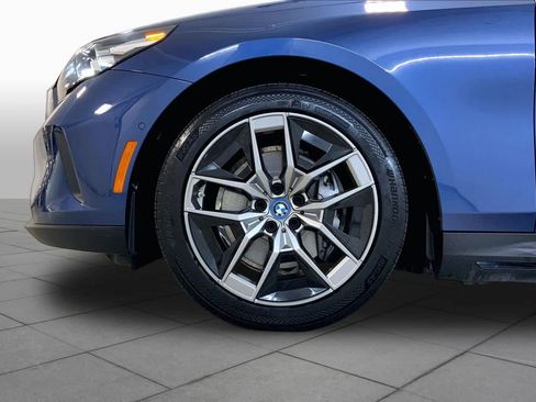Used 2024 BMW i5 eDrive40i w/ Premium Package RWD image 10