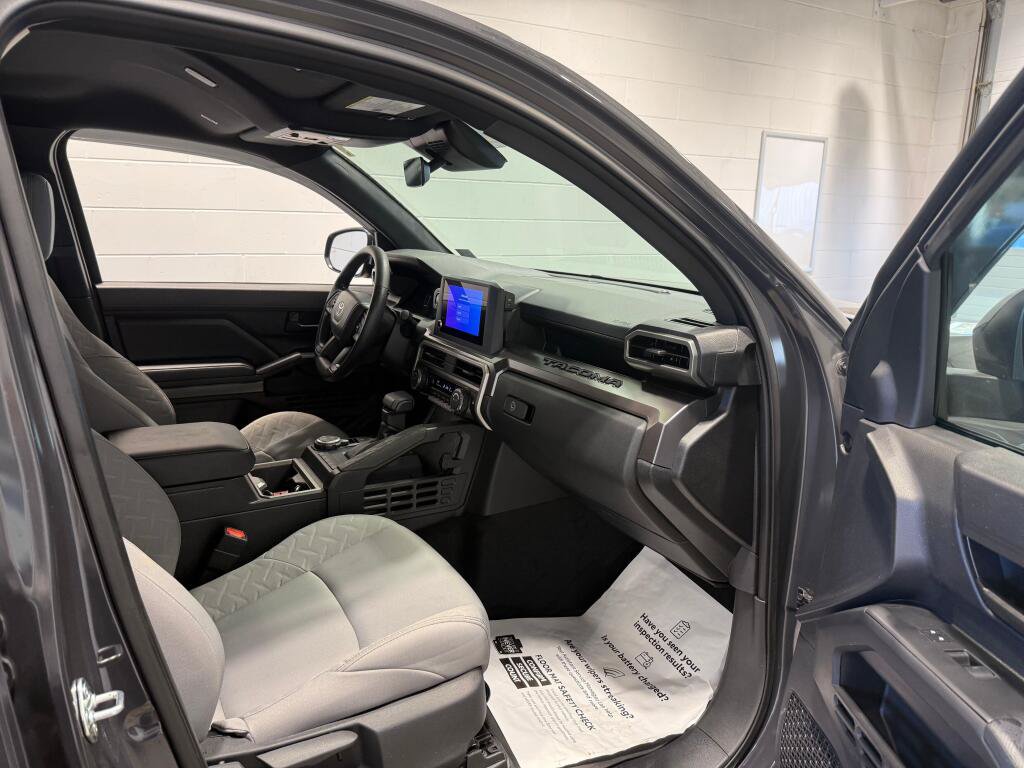Certified 2025 Toyota Tacoma SR5 AWD/4WD image 12