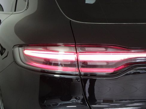 Used 2025 Porsche Macan image 13