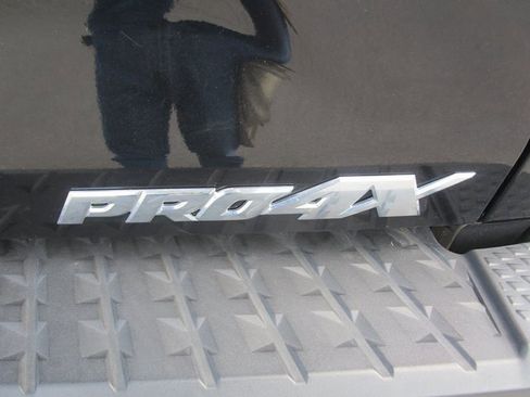 Used 2017 Nissan Titan PRO-4X image 12