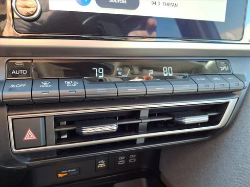 Used 2025 Toyota Camry LE image 25