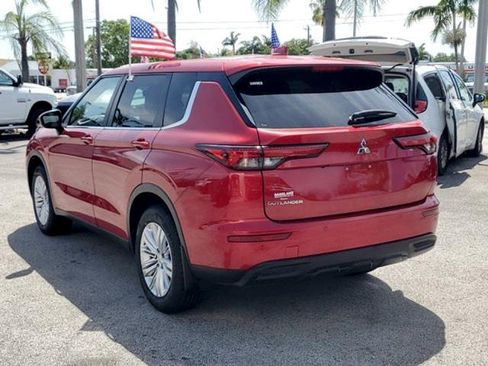 Used 2023 Mitsubishi Outlander ES FWD image 5