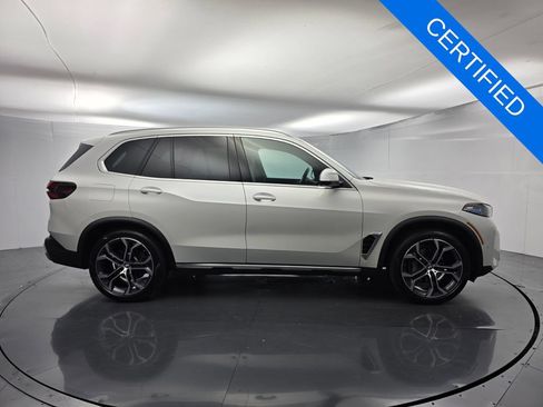 Used 2024 BMW X5 sDrive40i w/ Premium Package RWD image 3