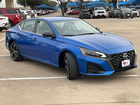 Used 2025 Nissan Altima 2.5 SR image 4