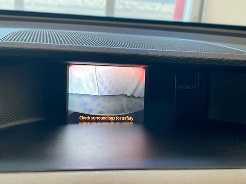 Used 2012 Toyota Sienna SE image 17