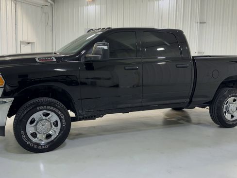 Used 2024 RAM 2500 Tradesman w/ Chrome Appearance Group image 6