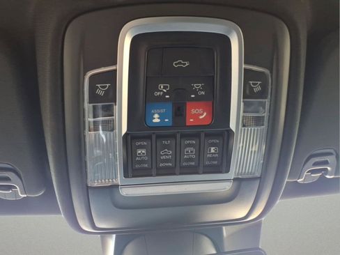 Used 2023 RAM 1500 Laramie AWD/4WD image 29