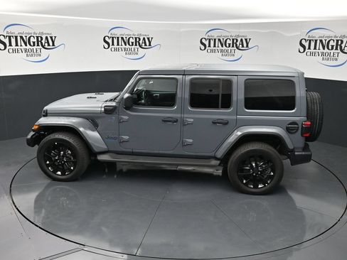 Used 2025 Jeep Wrangler Unlimited Sahara AWD/4WD image 24