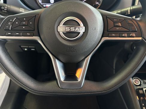 Used 2025 Nissan Versa SV image 27