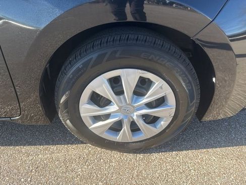 Used 2015 Toyota Corolla L image 11