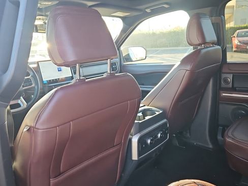 Used 2024 Ford Expedition Limited image 12