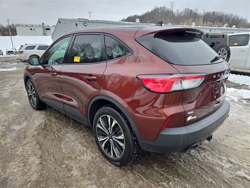 Used 2021 Ford Escape SE w/ SE Sport Appearance Package image 6