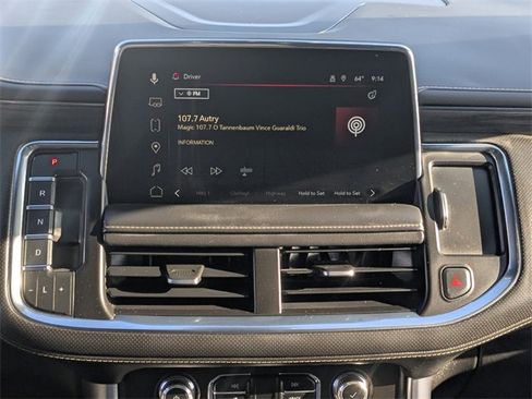 Used 2023 GMC Yukon SLT w/ SLT Premium Package image 18