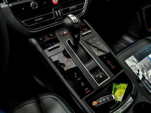 New 2026 Porsche Macan GTS image 21