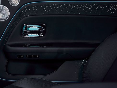 Used 2025 Rolls-Royce Spectre w/ Leather Finishing Pack image 35