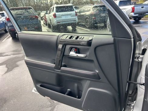 Used 2018 Toyota 4Runner TRD Off-Road Premium image 28