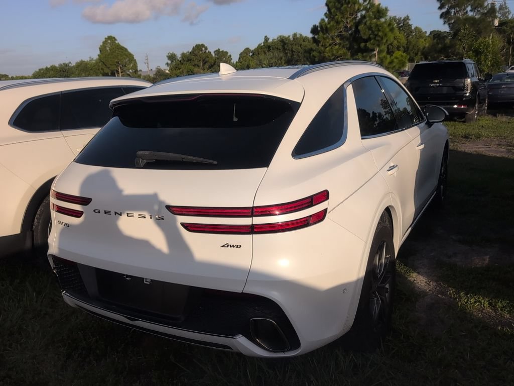 Certified 2022 Genesis GV70 2.5T w/ Advanced Package AWD/4WD image 3