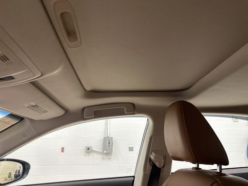 Used 2017 Lexus ES 350 w/ Navigation System Package image 28