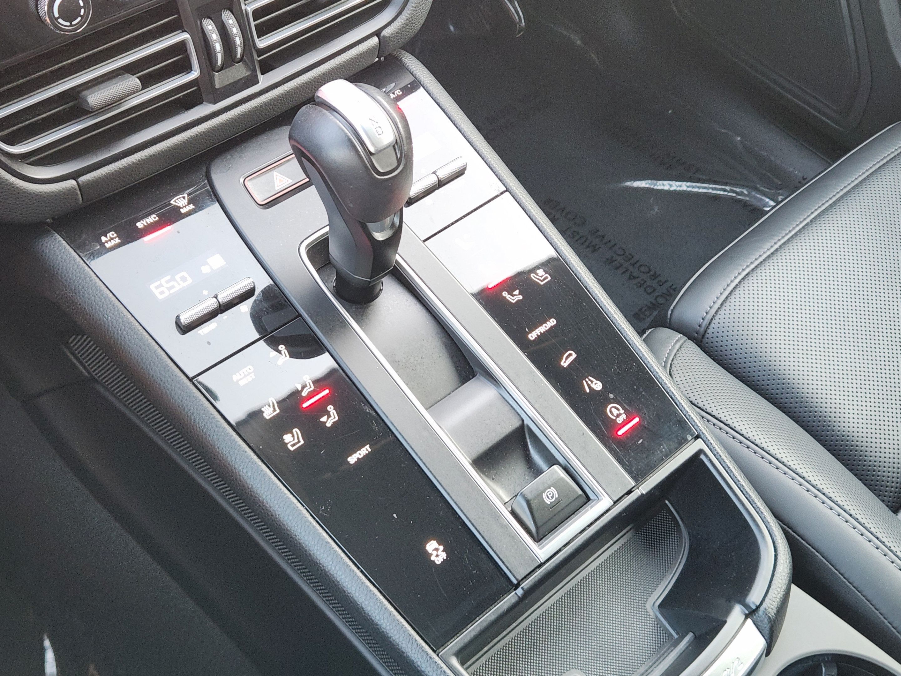 Used 2024 Porsche Macan AWD/4WD image 14