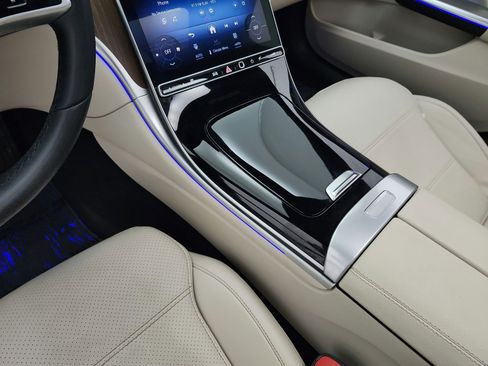 Used 2023 Mercedes-Benz C 300 Sedan image 11