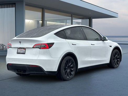 Used 2021 Tesla Model Y Long Range image 4