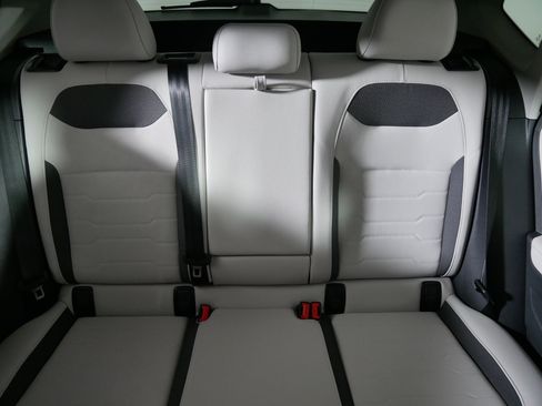 Used 2025 Volkswagen Taos SE image 13