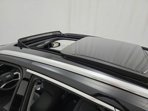 Used 2025 Audi Q5 Premium Plus w/ Premium Plus AWD/4WD image 11